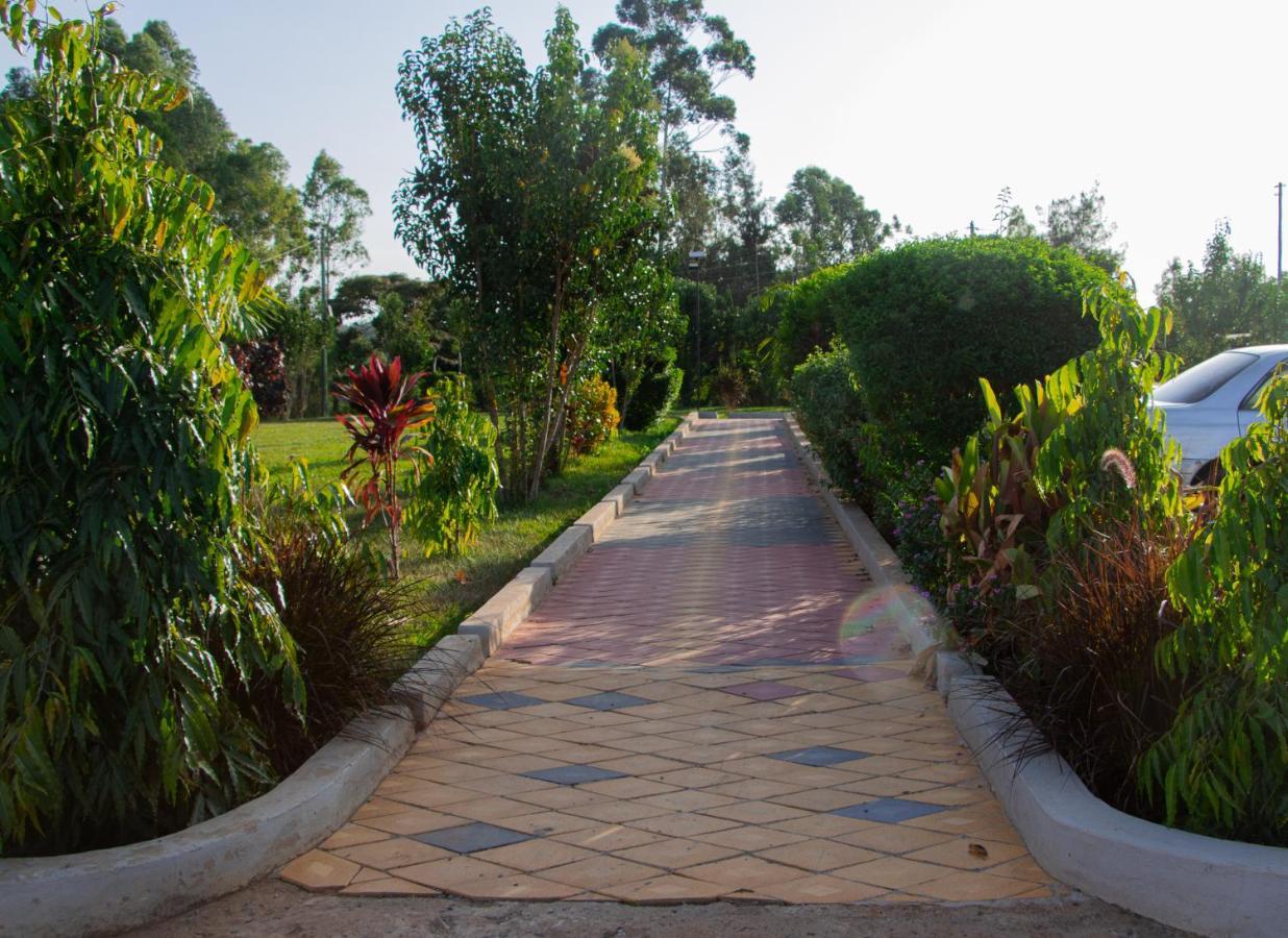 Distinction Gardens Hotel Siaya Exterior photo