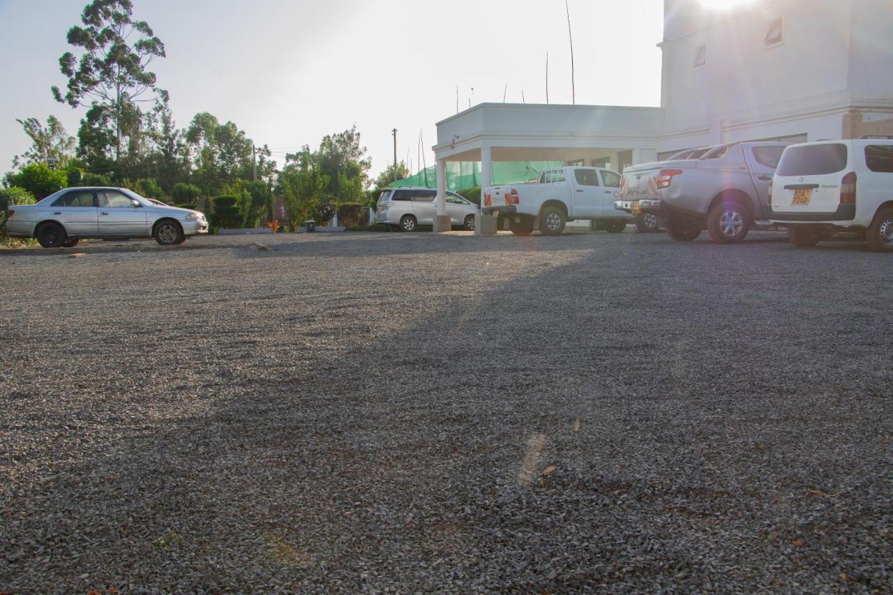 Distinction Gardens Hotel Siaya Exterior photo